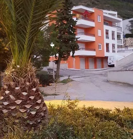 Orange *